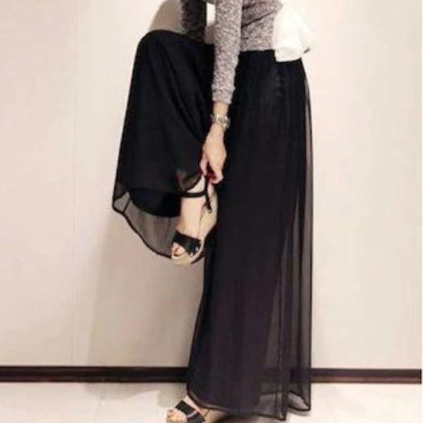 美脚トレンドのワイドパンツ